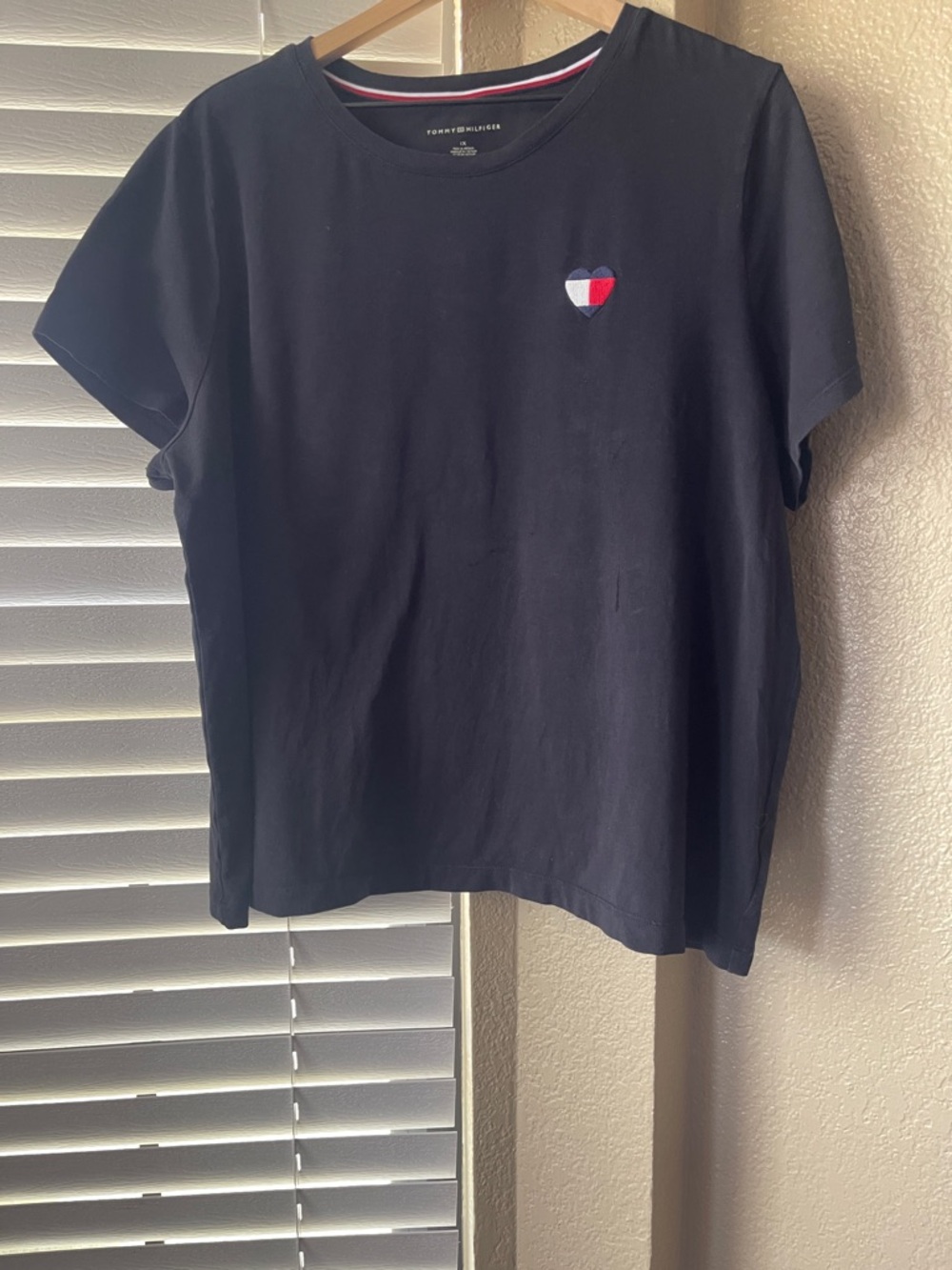 Tommy Hilfiger Black Short-Sleeve Tee with Flag Heart Size 1X